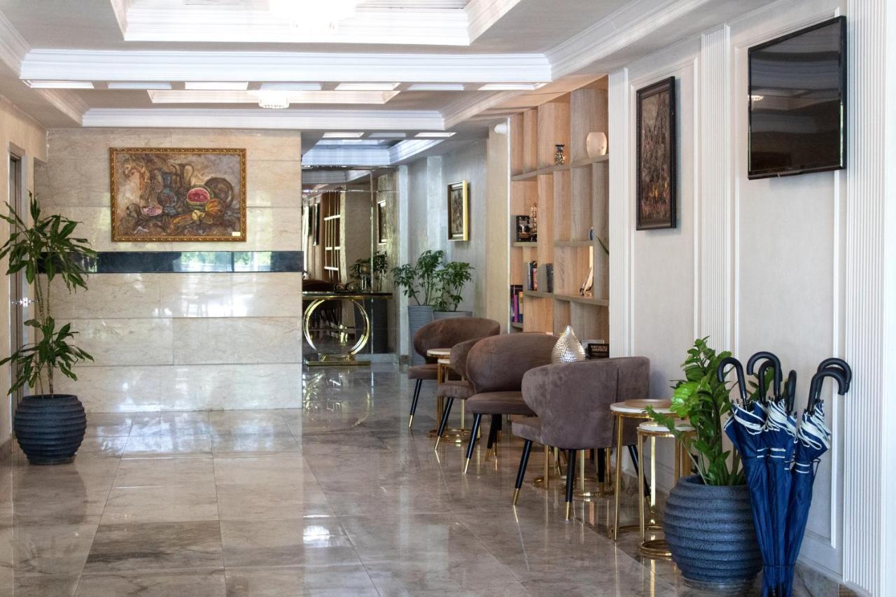 Orient Hotel Бишкек Экстерьер фото